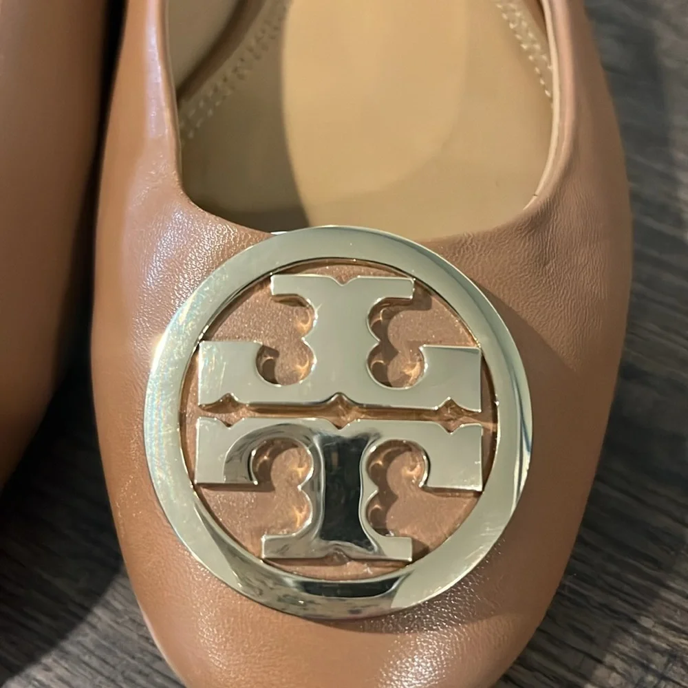 Tory Burch Chelsea Caramel Tan Leather Pump Block Heel Gold Logo Sz 7 EUC